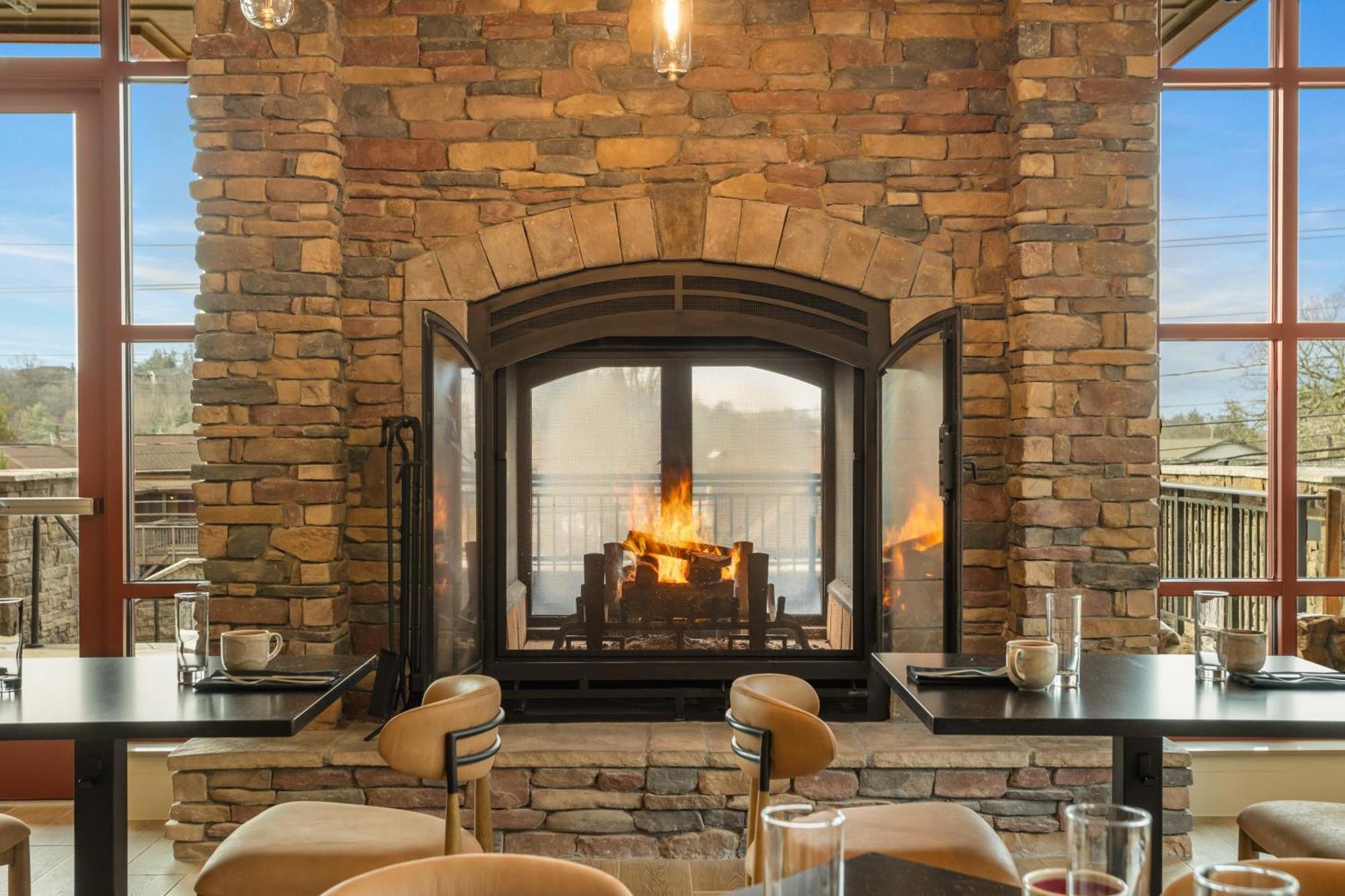 בלואינג רוק The Embers Hotel מראה חיצוני תמונה